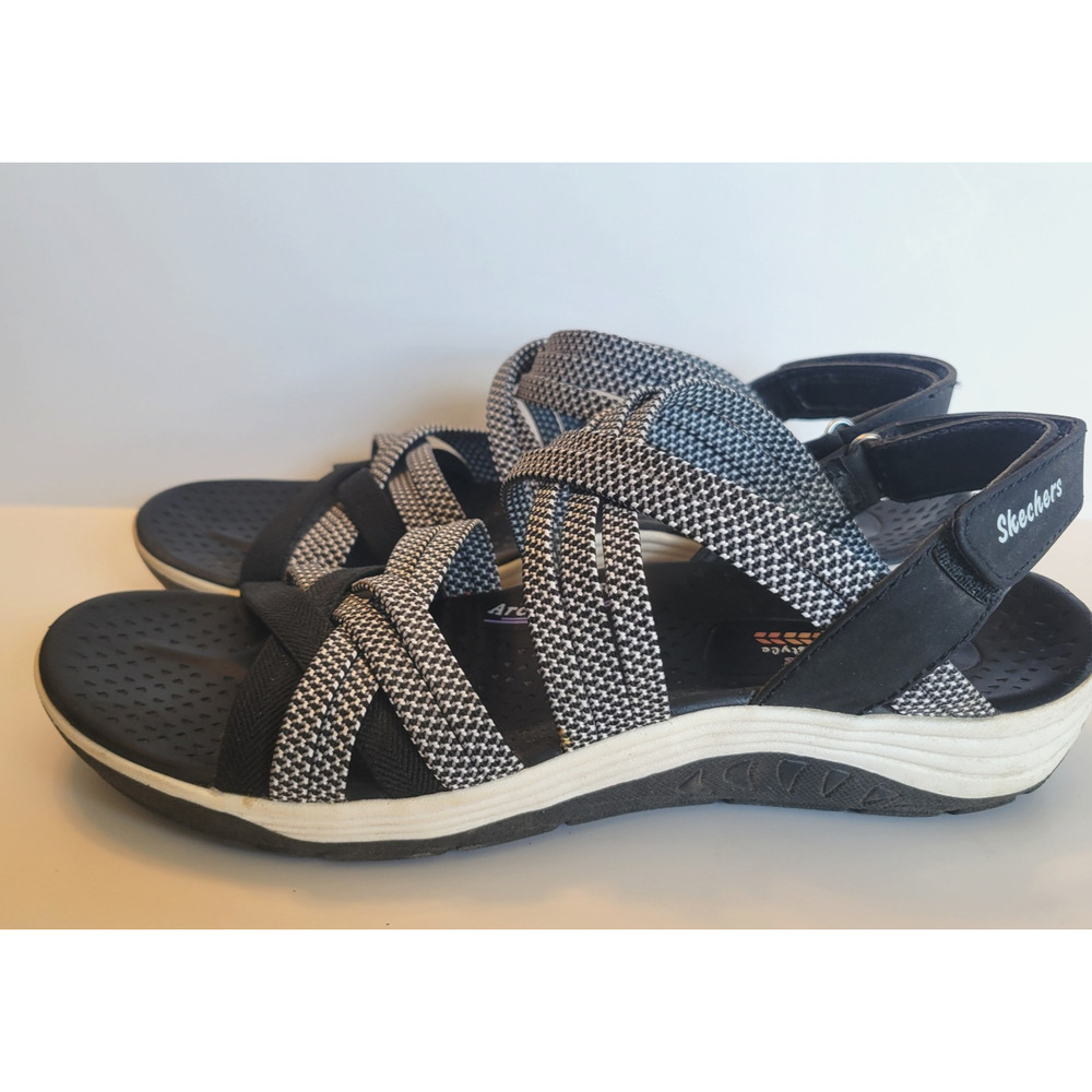 Skechers Women’s Strappy Sandals Size 8 Black White Outdoor Lifestyle EUC